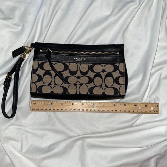 COACH wristlet - Picture 5 of 8